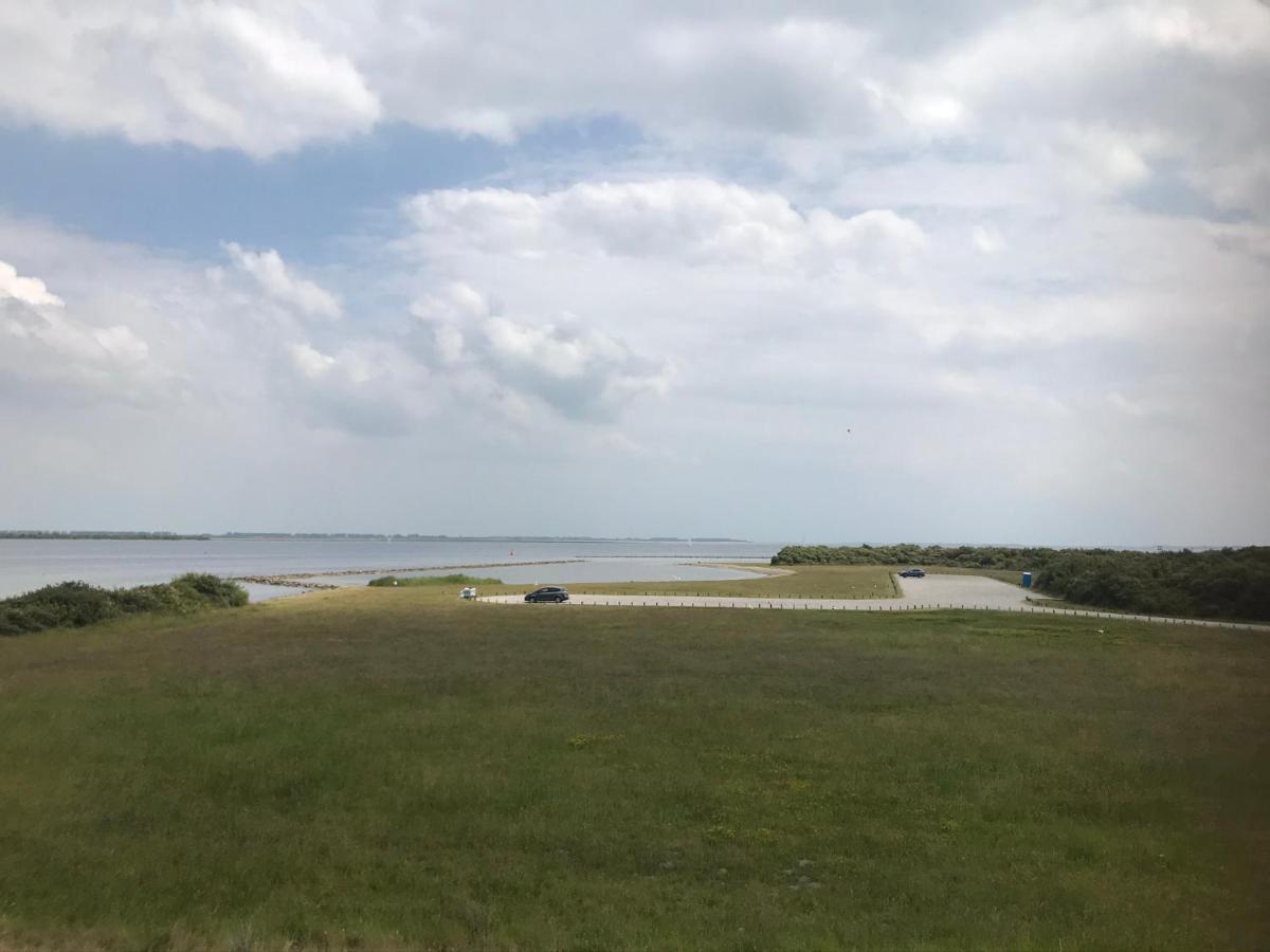 T Huuske Tuinappartement Met Fantastisch Uitzicht, Nabij Zee Zonnemaire Buitenkant foto