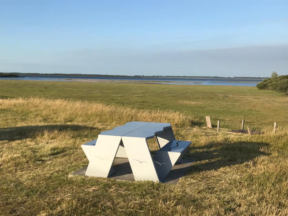 T Huuske Tuinappartement Met Fantastisch Uitzicht, Nabij Zee Zonnemaire Buitenkant foto